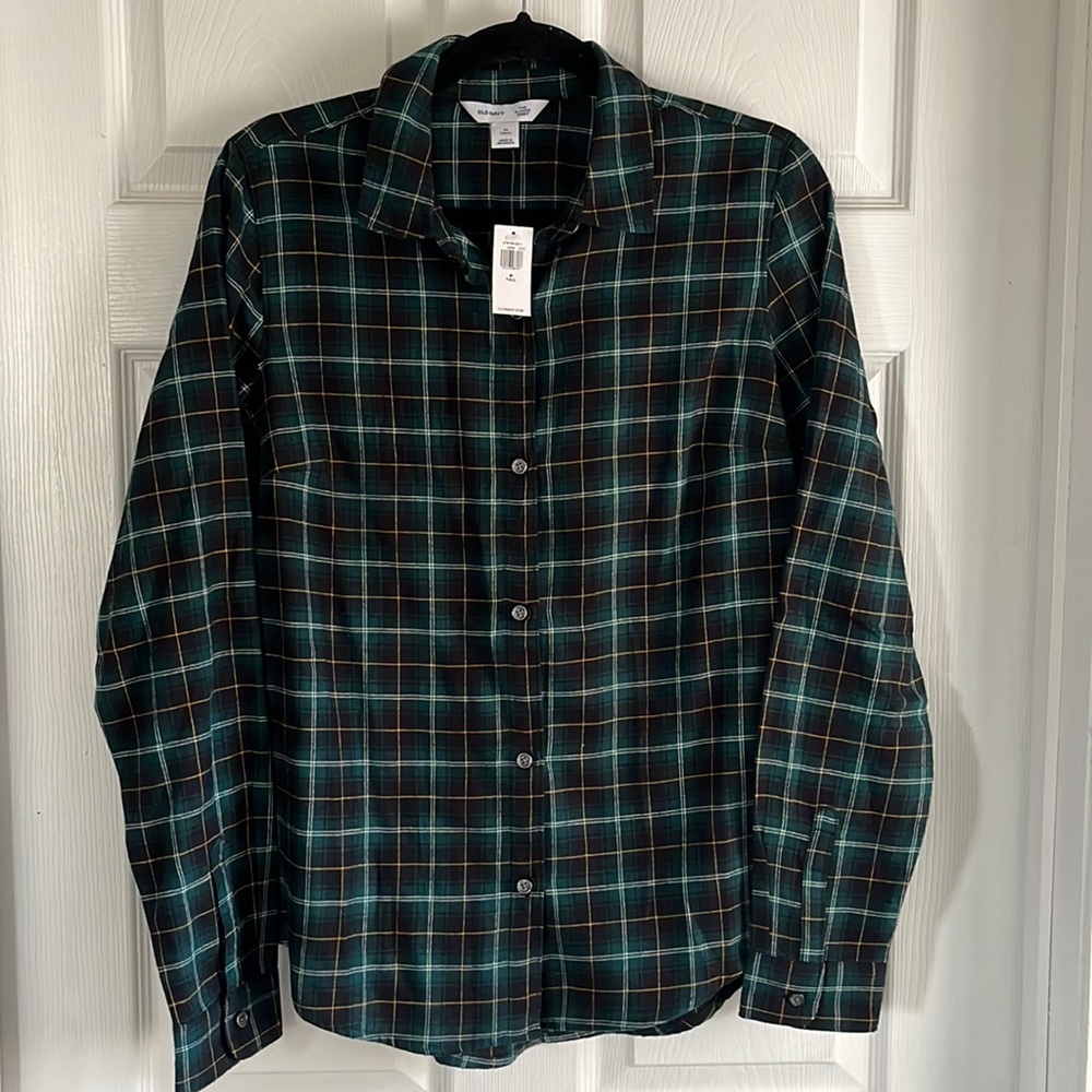 NWT Women’s plaid flannel classic shirt. Size Medium Tall.
